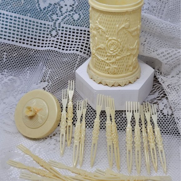 Vintage Celluloid 1960s Faux Ivory Cocktail Fork Set - Picture 7 of 10